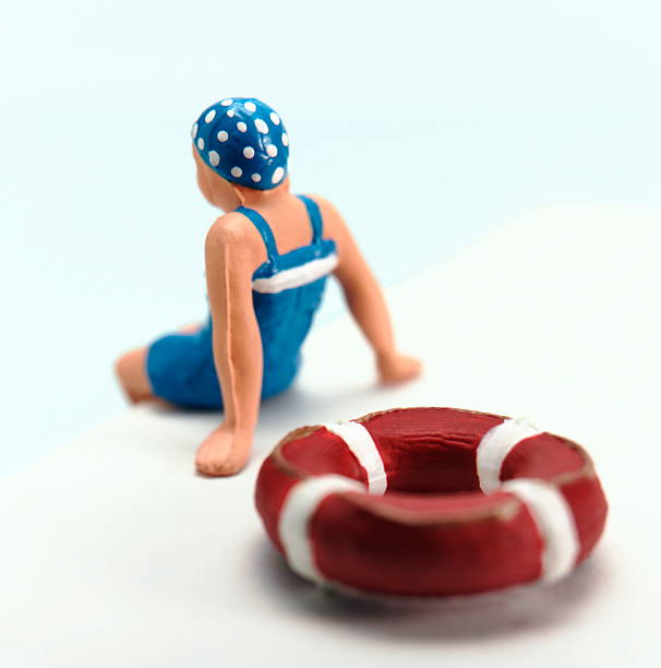 vie preserver et femme en bonnet de bain - swimming pool child swimming buoy photos et images de collection