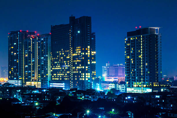 światła miasta noc w bangkoku, stolicy tajlandii - krungthep zdjęcia i obrazy z banku zdjęć
