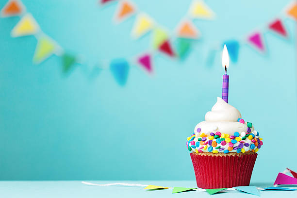cupcake di compleanno - first birthday foto e immagini stock