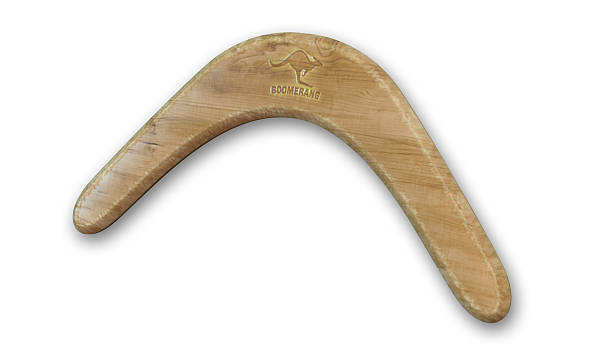 bumerang de madera sobre fondo blanco - aborigine australian culture boomerang isolated fotografías e imágenes de stock