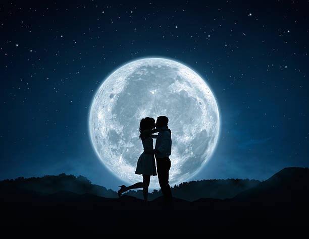 Love Foto de stock y más banco de imágenes de Parejas - Parejas, Luna, Superficie lunar - iStock Love Foto de stock y más banco de imágenes de Parejas - Parejas, Luna, Superficie lunar - iStock