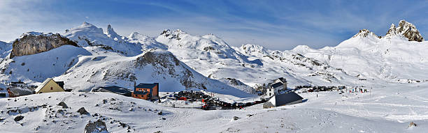 panorama da montanha de pourtalet no inverno nos pirineus - tena - fotografias e filmes do acervo