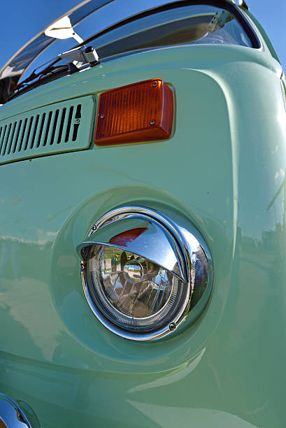 светло зеленый винтаж frahemnt автомобиль с оригинальными фарами. (ident - ident стоковые фото и изображения