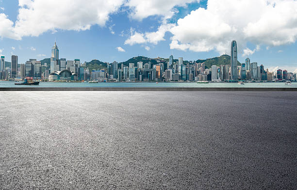 victoria harbour w hongkongu - clear sky hong kong island hong kong china zdjęcia i obrazy z banku zdjęć