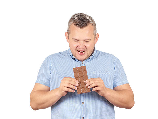 배부른 남자 바램 에서 물다 초콜��릿. - eating disorder bulimia gag weight 뉴스 사진 이미지
