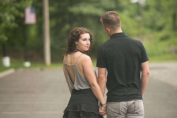 pareja romántica - teenage sex fotografías e imágenes de stock