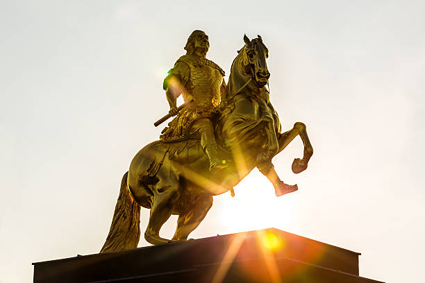 golden rider à dresde - skulpture photos et images de collection