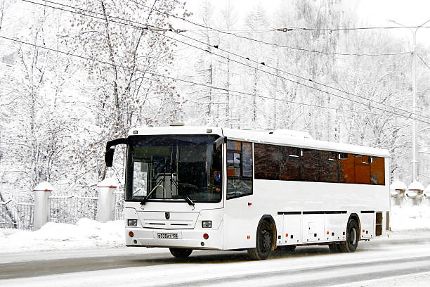 nefaz 5299 - snow car winter road photos et images de collection