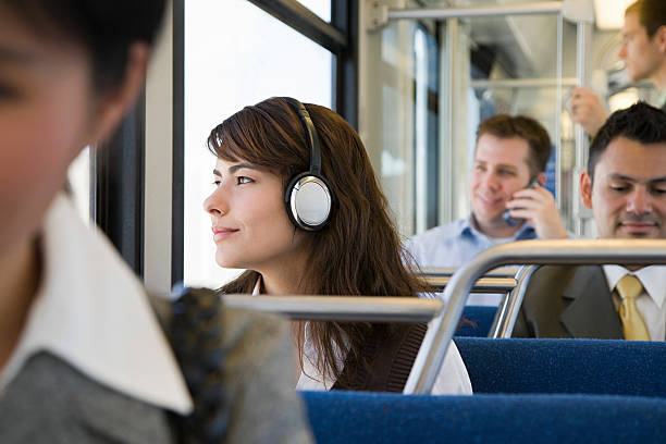 電車の中の��通勤者 - five people audio ストックフォトと画像