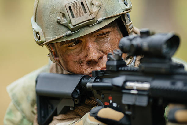 istock soldier looks through the scope on the target 534429119