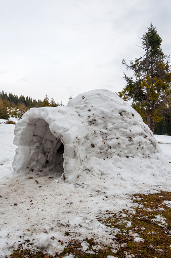 Not only in the Arctic are built igloo.