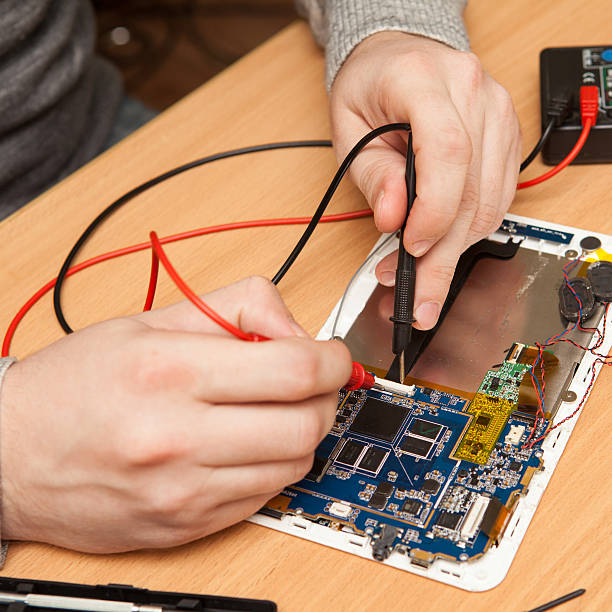istock repairer is looking for damage to the tablet 534482558