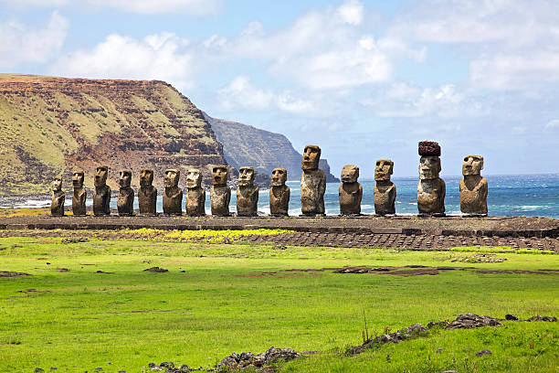 ahu tongariki - polynesia moai statue island chile - fotografias e filmes do acervo
