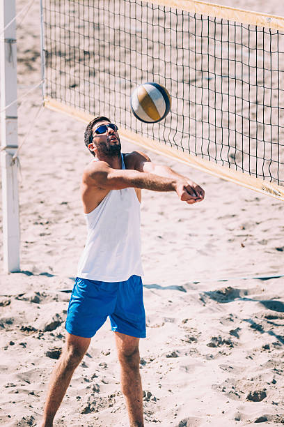 jogador de voleibol de praia - beach body ball volleyball imagens e fotografias de stock