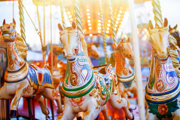 carousel horses in amusement park - 動物像 個照片及圖片檔