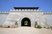 chinas-alte-stadtmauer-mit.jpg?b=1&s=170x170&k=20&c=9aFl0X5lrZZ1VvtDUKhUixz5WdX3NaG233SUyyyT5ug=