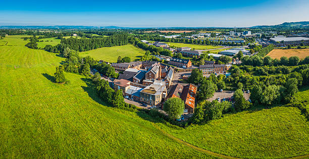 luftbild-panorama von fabriken mills light industry in grüne landschaft - town village panoramic green stock-fotos und bilder