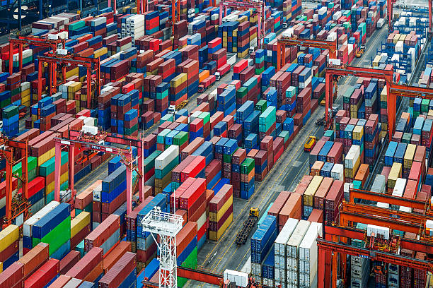 産業用の港でコンテナー - container stack ストックフォトと画像