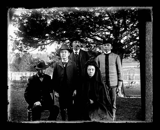 istock Victorian Family Portrait 534640585