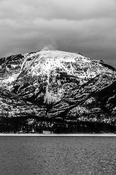 istock Mount Baldy in black and white 534644269