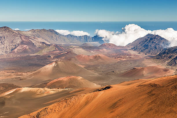 wyspy maui na hawajach haleakala krater krajobraz wulkaniczny - haleakala national park maui nature volcano zdjęcia i obrazy z banku zdjęć