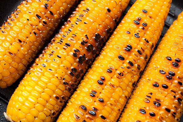 그릴에 구운 콘 - grilled corn vegetable corn on the cob 뉴스 사진 이미지