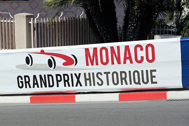 monaco grand prix historique schild - formula one racing monaco motor racing track grand prix stock-fotos und bilder