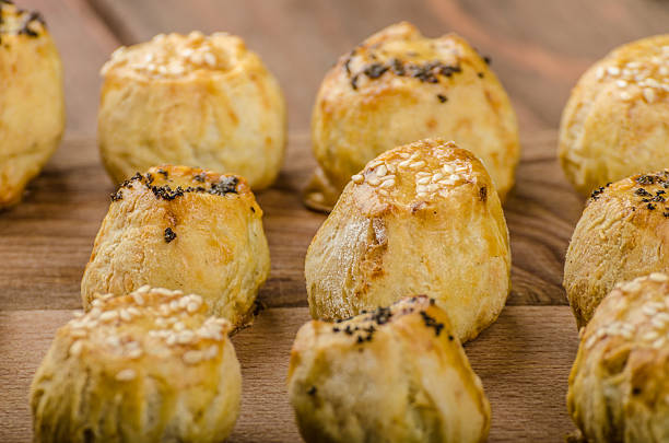 istock Cheesy Bites with garlic and blue cheese 534718211