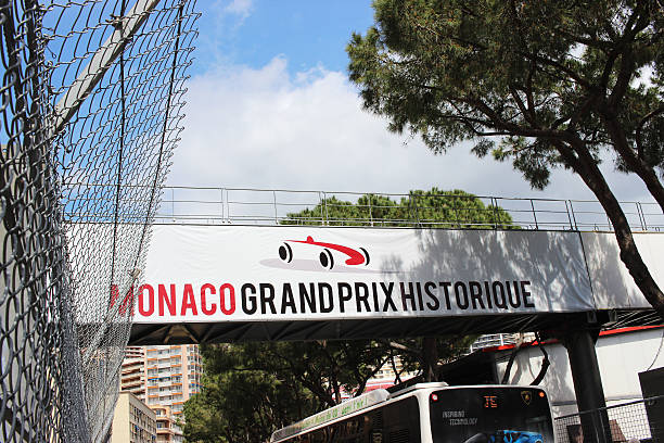 monaco grand prix historique schild - formula one racing monaco motor racing track grand prix stock-fotos und bilder
