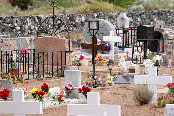 istock Old Southwest Cemetery Crosses Tombstones Catholic Religious Sacred Virgin Mary 534737025
