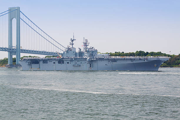 뉴욕 차대 연구주 2016, 수 륙 양용 배송 uss 바탄 (lhd 5). - staten island new york harbor sea harbor 뉴스 사진 이미지