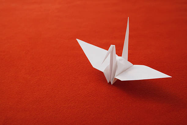 origami guindaste - origami crane imagens e fotografias de stock