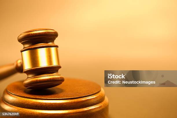 Nahaufnahme Des Alten Wooden Gavel Aus Dem Gerichtshof Stockfoto und mehr Bilder von Richter