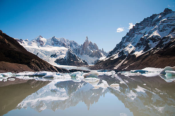 istock lagoon in fitzroy mountain with ice close up 534782955