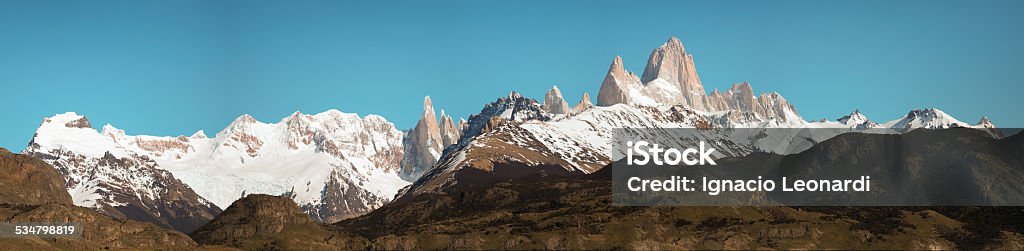 fitz roy, argentina chalten vista panorámica de las montañas - Foto de stock de 2015 libre de derechos