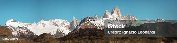 Fitz Roy Argentina Chalten Vista Panorámica De Las Montañas Foto de stock y más banco de imágenes de 2015