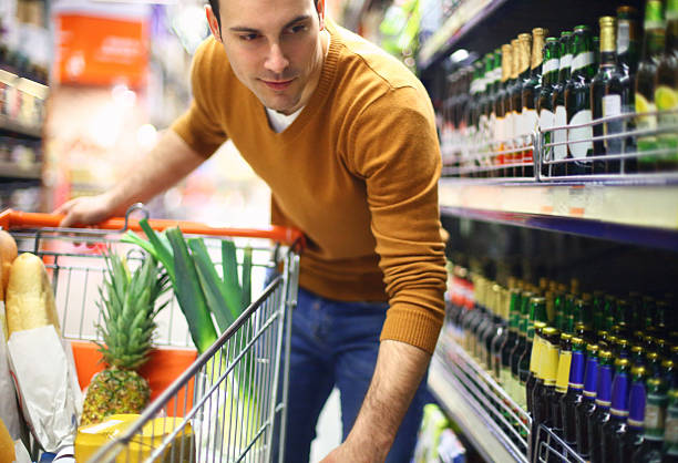 istock Man buying beer in supermarket. 534800403