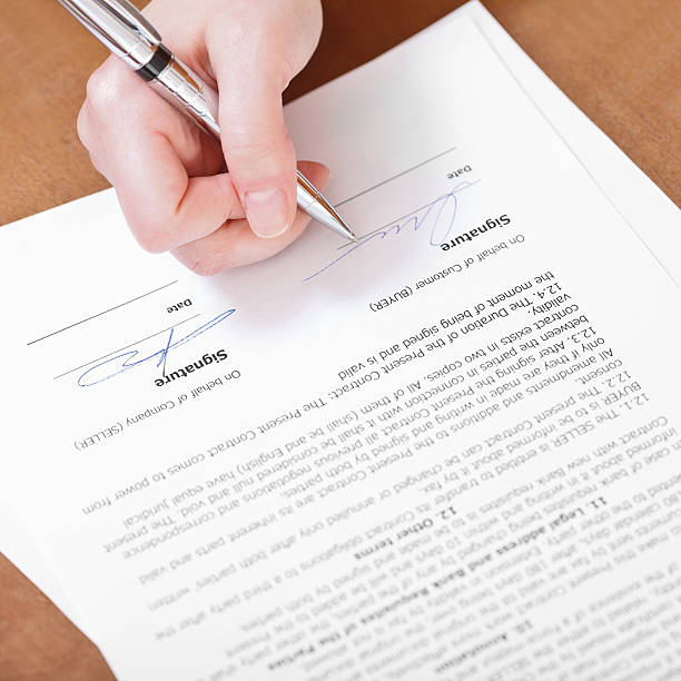 istock client signs an agreement by silver pen 534830627