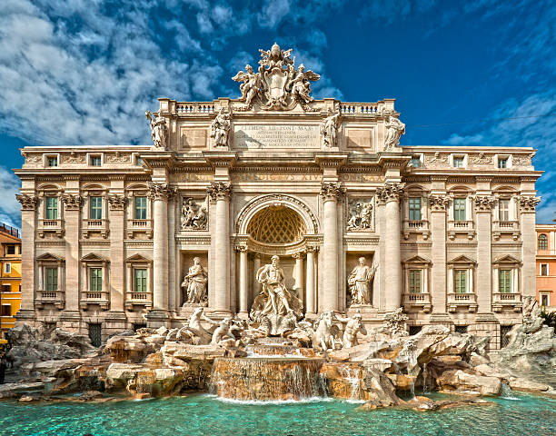a famosa fontana di trevi, roma, itália. - trevi fountain rome fountain monument - fotografias e filmes do acervo