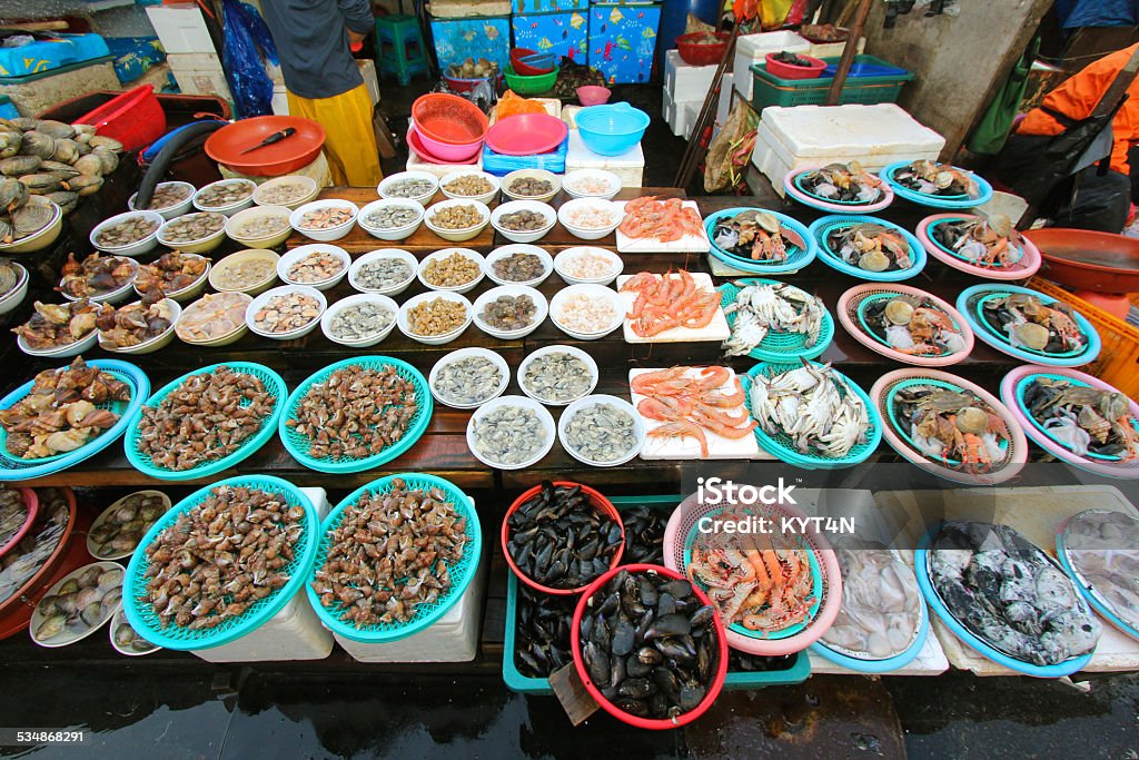 อาหารทะเลสดที่ตลาดปลา Jagalchi ปูซาน เกาหลี ภาพสต็อก -  ดาวน์โหลดรูปภาพตอนนี้ - กลางแจ้ง - การตั้งค่า, การถ่ายภาพ - ภาพ,  การเปลี่ยนแปลง - มโนทัศน์ - Istock