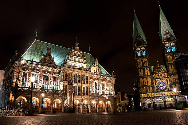 istock Bremen town hall (city hall) and the cathedral  Bremen (St.-Petri-Dom) 534880022
