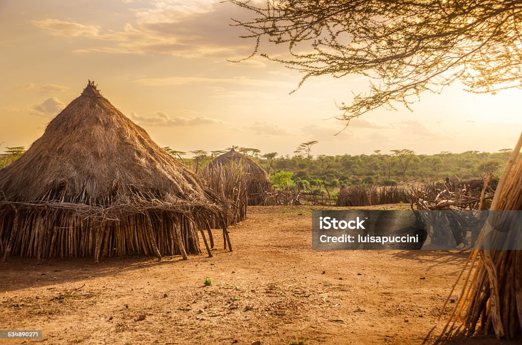 Hamer village perto Turmi, Etiópia - Foto de stock de África royalty-free