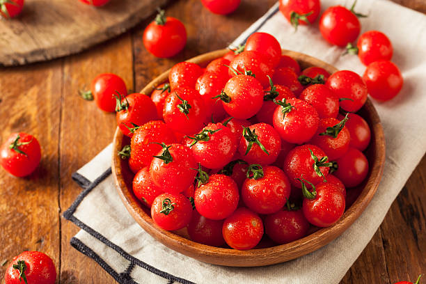 Raw Organic Red Cherry Tomatoes Raw Organic Red Cherry Tomatoes Ready to Eat grape tomato stock pictures, royalty-free photos & images