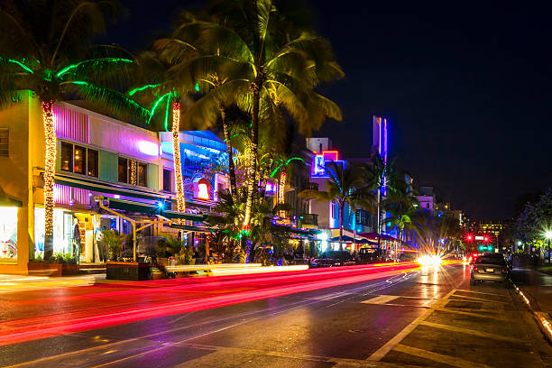 art-deco-hotels in miami. - south beach miami florida night florida stock-fotos und bilder
