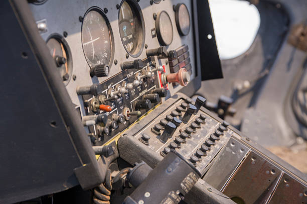 old avions - helicopter cockpit airplane speedometer photos et images de collection