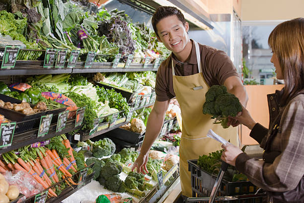 supermercado - leaf vegetable freshness vegetable market imagens e fotografias de stock