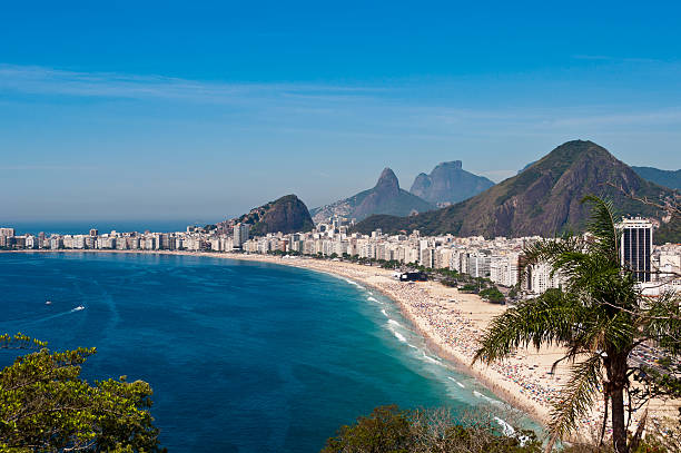 copacabana beach w rio de janeiro, brazylia - brazil lagoa water sea zdjęcia i obrazy z banku zdjęć