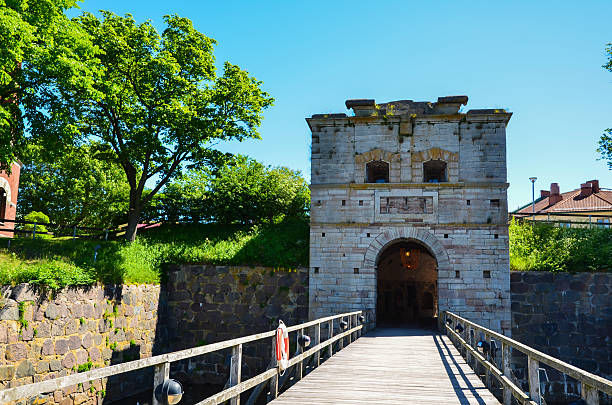 kalmar città vecchia di ingresso - kalmar foto e immagini stock