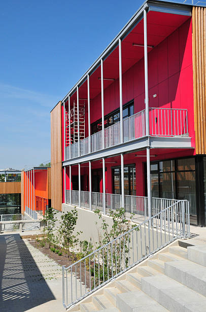 istock modern school in Ile de France 535045813