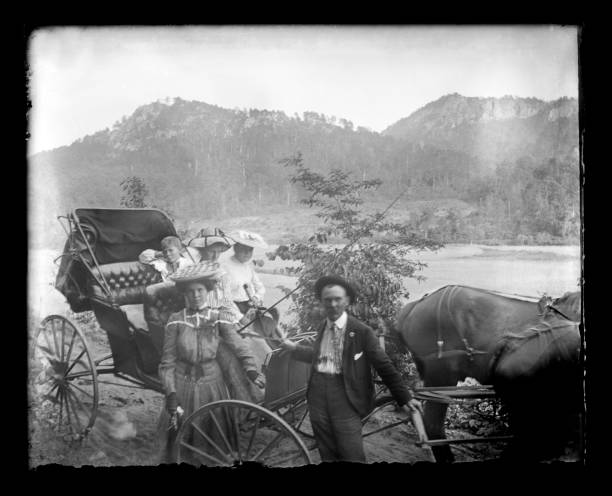 istock Victorian-era Family on Vacation 535107731